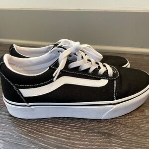 Women's Vans Old Skool Platform Shoe Size 9